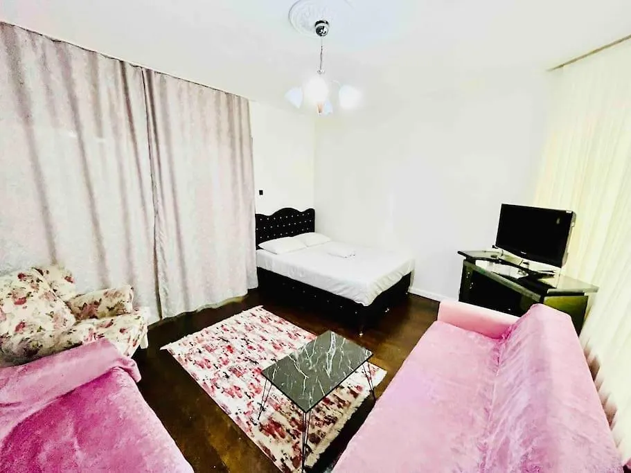 איסטמבול Arya 3 Bedroom Family Pink Flat דירה